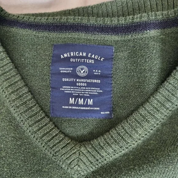 American Eagle V-Neck Sweater Men M Green Cotton Knit Pullover Classic Fit - Picture 5 of 6